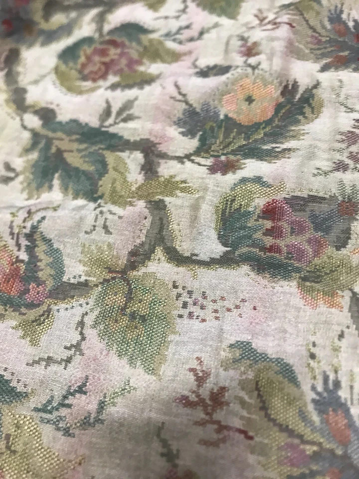 Tessuto Raro e Pregiato Vintage Gobelin con motivo floreale. 99€ Per 2 Metri - Immagine 4 di 4