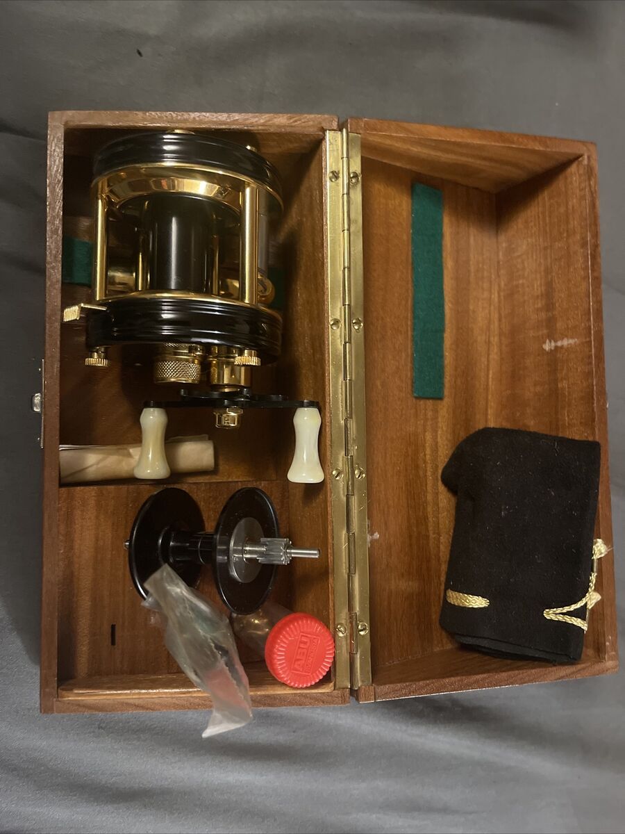 Abu Ambassador De-Luxe 5000 black and gold Collector Item Abu Ambassador De-Luxe 5000 black and gold Collector Item