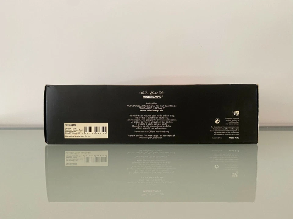 MINICHAMPS 1:12 VALENTINO ROSSI - YAMAHA YZR-M1 2005 VALENCIA - 122053086 - Immagine 3 di 3