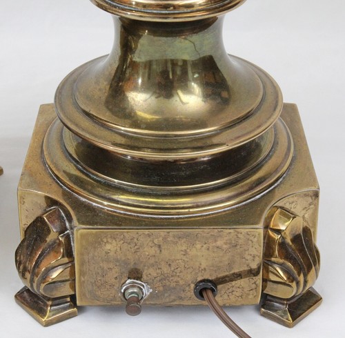 Stiffel Brass Trophy Urn Heavy Table Lamps Pair Hollywood Regency Shell Feet - Picture 11 of 16