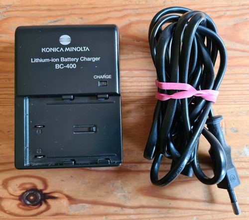 Konica Minolta Dynax 5D + Ladegerät + 2 Akkus + 2 Objektive + Schulter-Gurt - Bild 8 von 11