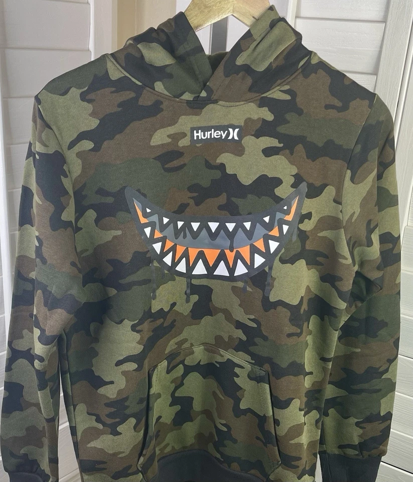Sudadera/Sudadera con Capucha Hurley Cara de Tiburón Gráfico Verde Camuflada, Niños Talla XL, NUEVA CON ETIQUETAS $48.00 Foto 2 de 4