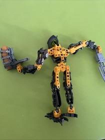 LEGO BIONICLE INIKA TOA HEWKII (8730) INCLUDING 4 ZAMOR  No Chain 2006 Piraka