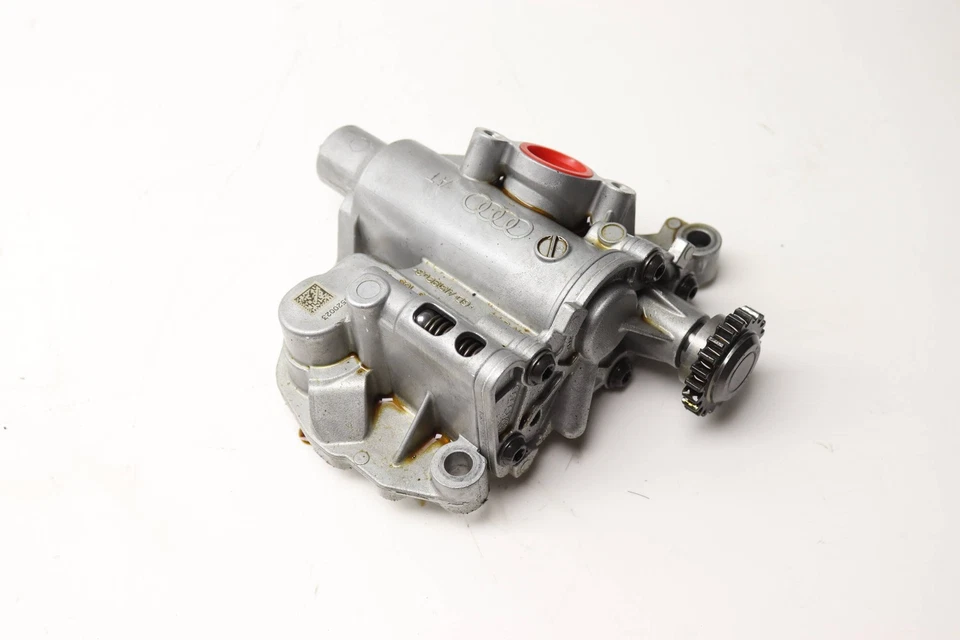 2023-2024 PORSCHE CAYENNE - Engine OIL PUMP 06H115105GE - Image 2 of 4