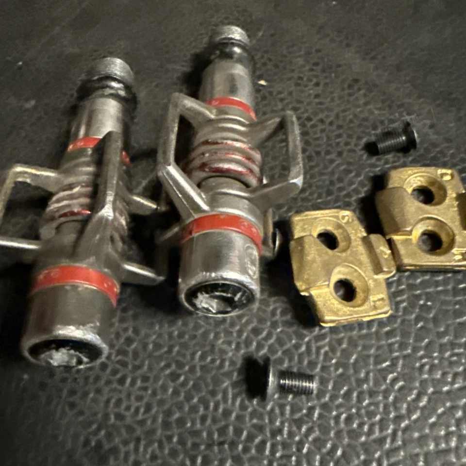 Pedales batidor de huevos Crankbrothers con tacos nuevos Foto 3 de 4