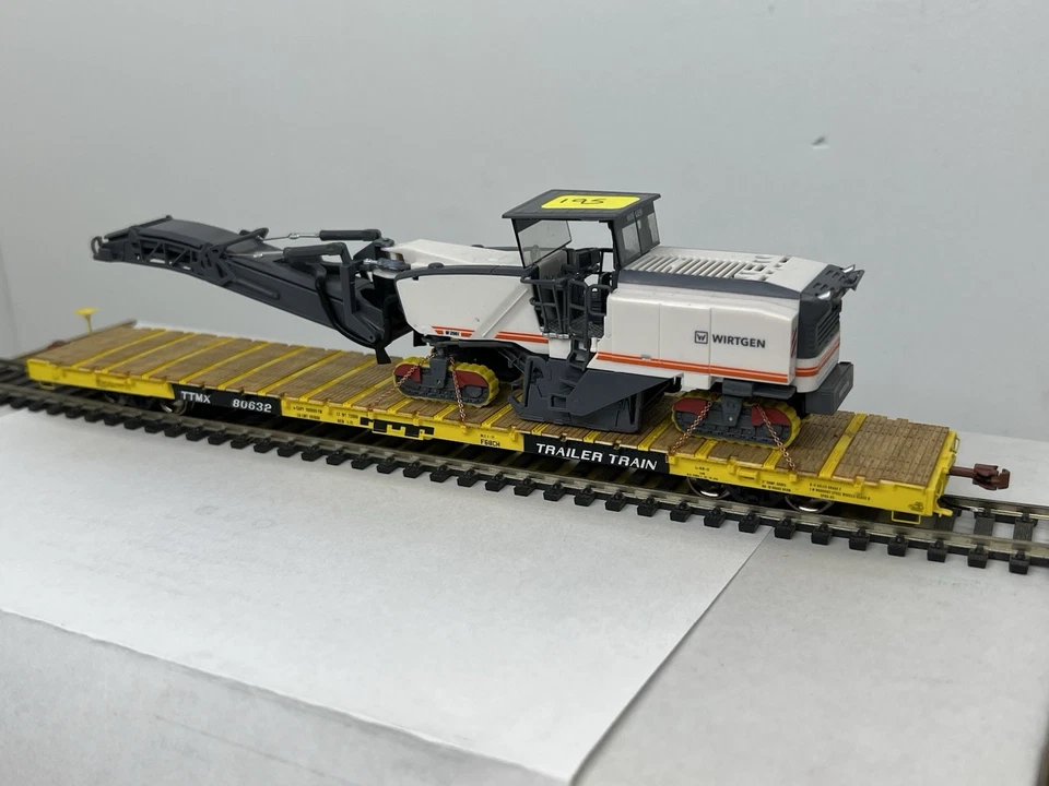 Scaletrains 68’ Ralphstrains custom TTMX 80632 Wirtgen W250I Asphalt Miller 1/87 - Image 4 of 4