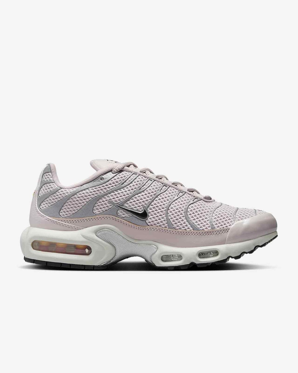 靴 Nike Women's Air Max Plus Platinum Tint Nike Air Max Plus Women's Shoes. Nike ID