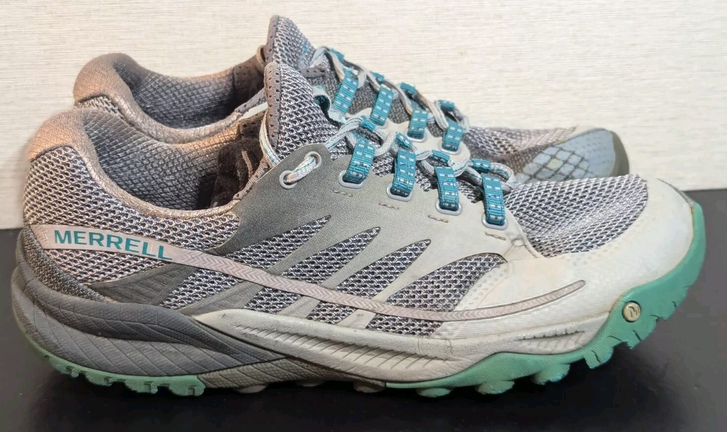 Scarpe da ginnastica Merrell All Out Charge da donna grigie taglia 11 running trail