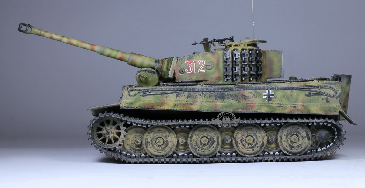 Pre-Order) Tiger I Late Normandy 1944 WW2 1:35 Pro Built