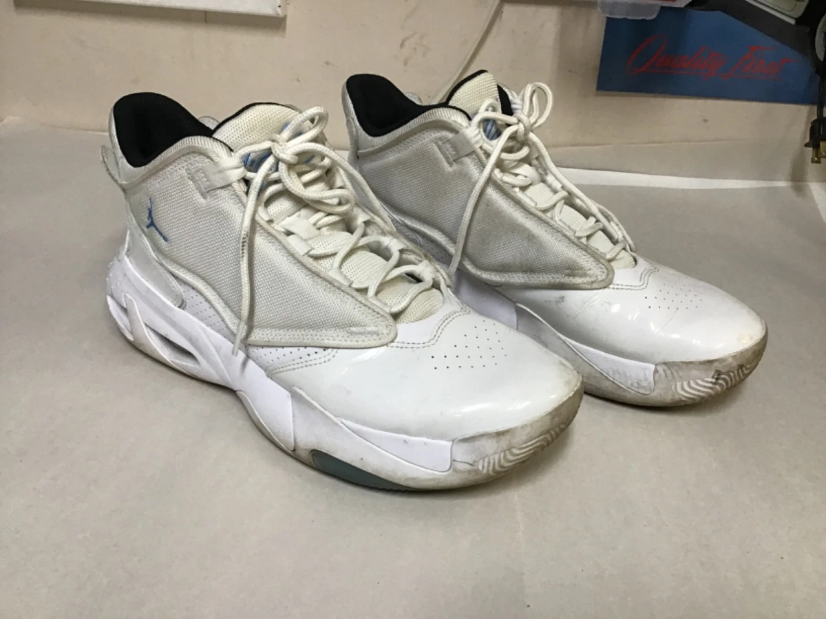 Preços baixos em Jordan Max Aura 4 White Hyper Royal | eBay