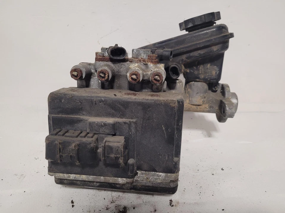 Conjunto de bomba y motor ABS usado se adapta a: montaje Chevrolet Beretta 1995 grado A Foto 2 de 4