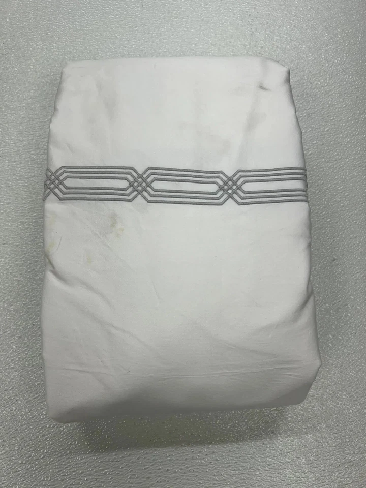 Hudson Park Collection Italian Linens Tivoli Jacquard King Duvet silver Preowned - Image 4 of 4