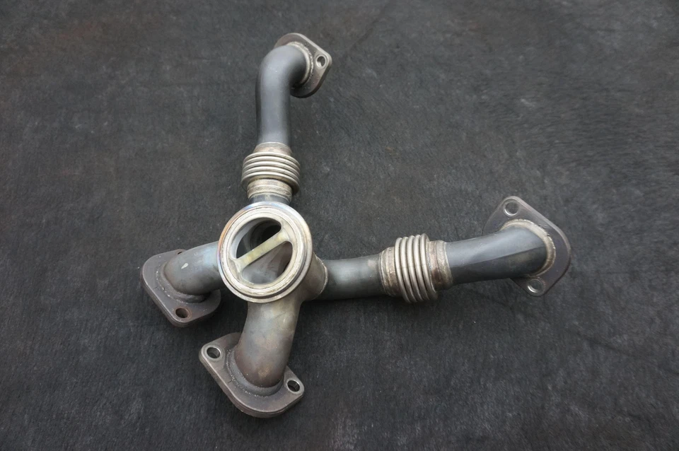 Juego 2 colectores de escape motor 4.4L V8 11627849461 11627843780 BMW M5 F90 2013-23 Foto 3 de 4