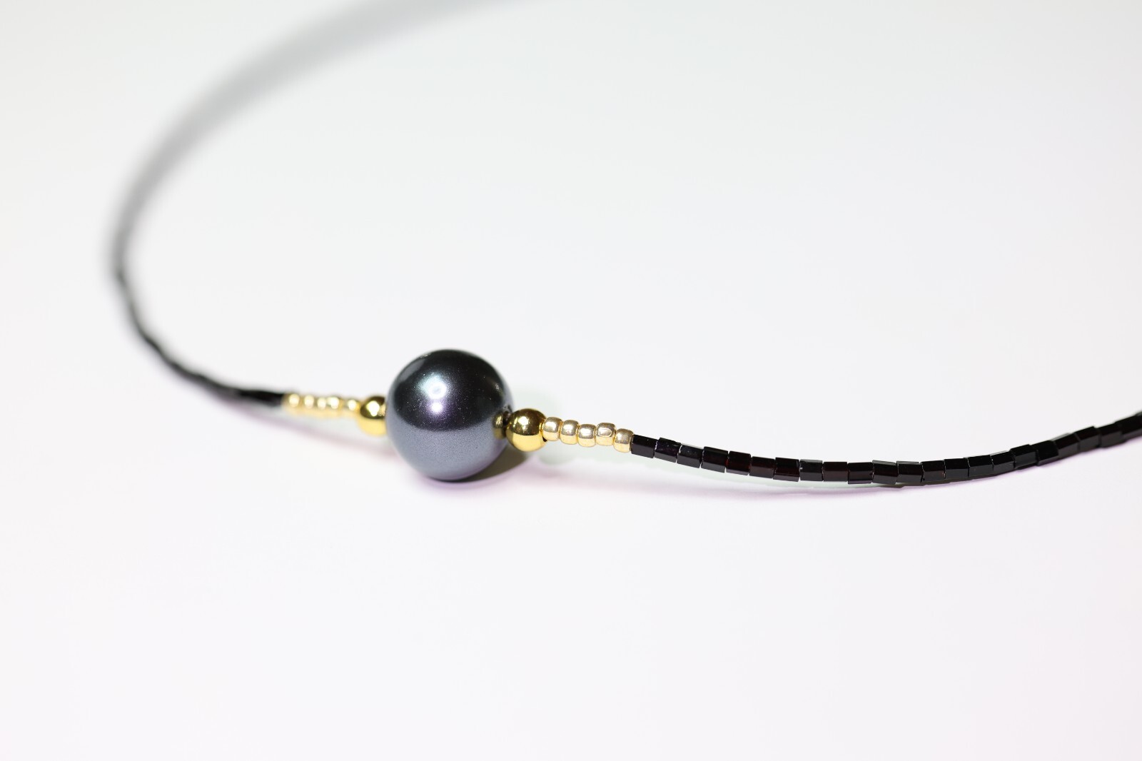 Collier perle rocaille Miyuki blanc et doré pour vos tenues d'été chic