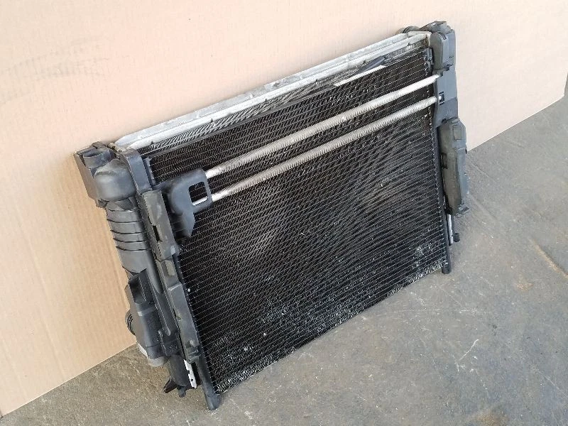 Condensador de refrigeración del radiador BMW M3 2001-2006 17102228941 OEM Foto 2 de 4