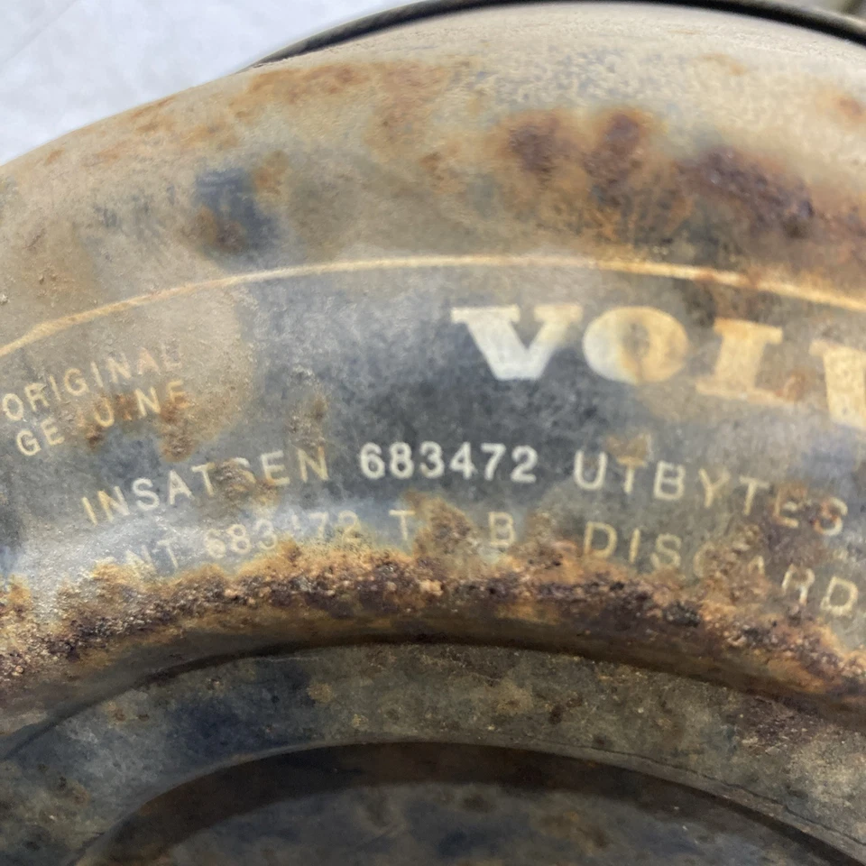 Conjunto de carcaça de limpador de ar 1970-1973 Volvo P1800E ES 683472 - Imagem 2 de 4