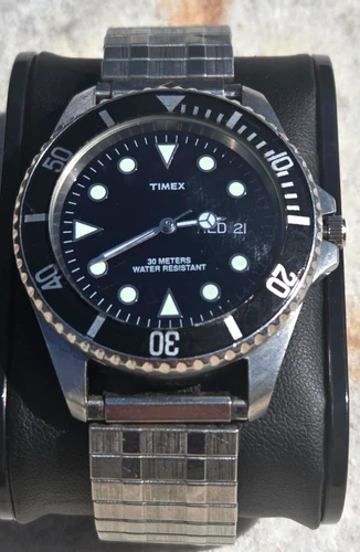 VINTAGE TIMEX QUARTZ WATCH MENS DIVE STYLE BLACK DIAL DATE