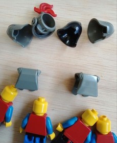 LEGO 6081 King's Mountain Fortress Castle Knights 4pcs with Horse Black Parrot