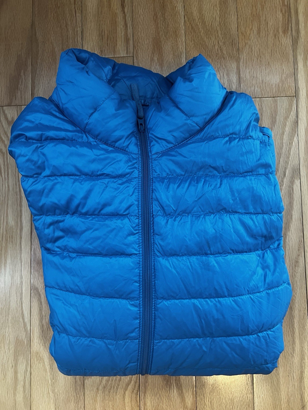 Uni Qlo Packable Down Jacket Size Medium - image 7