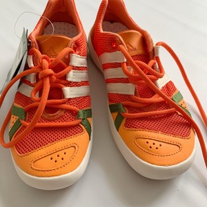 tenis adidas color naranja