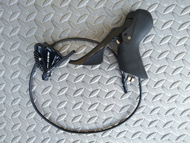 Shimano 105 ST-R7025 STI for Hydraulic Disc Brake - 11-speed - right - black