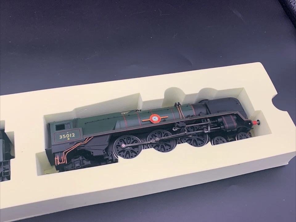 Hornby BR Merchant Navy Class United States Lines 35012 -Mint Condition - Image 3 of 3