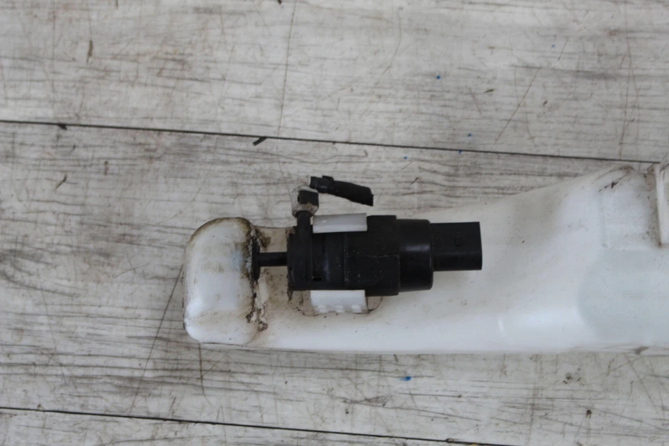 Washer Bottle AUDI S8 13 14 15 16 17 - Изображение 2 из 4