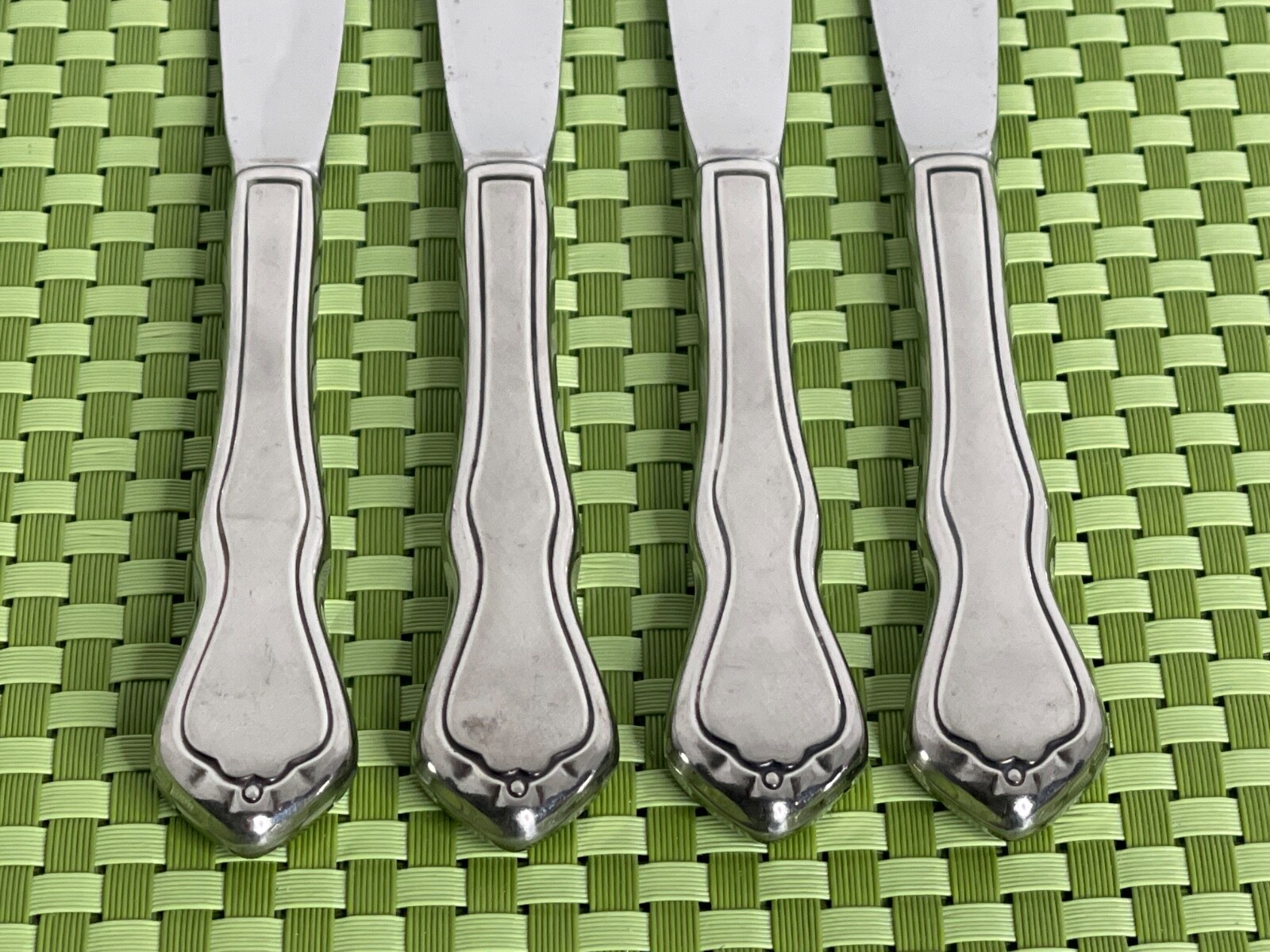 Oneida TRINITY Stainless 4 Dinner Knives SSS Burnished Capri Duet Flatware