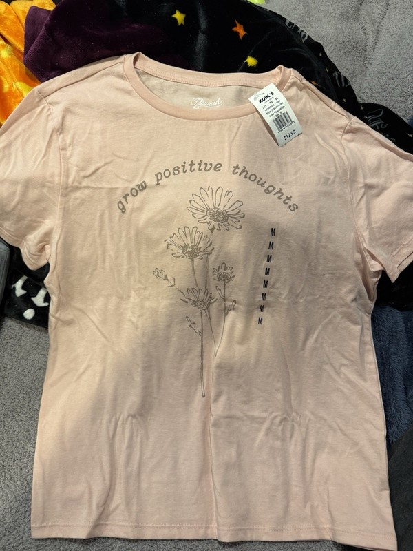 BRAND NEW Juniors T Shirt Size Medium Pink