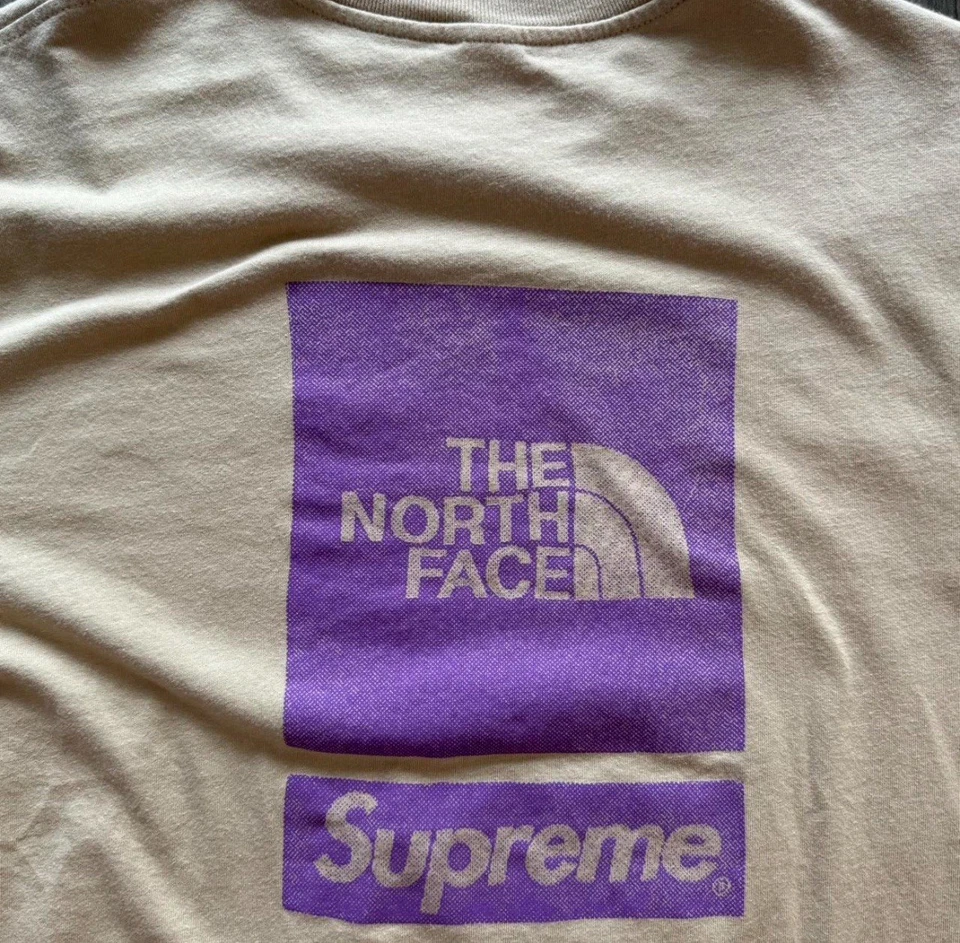 Supreme x Northface SS24 棕褐色紫色徽标 T 恤 尺寸:中号 — 第 4/4 张图片