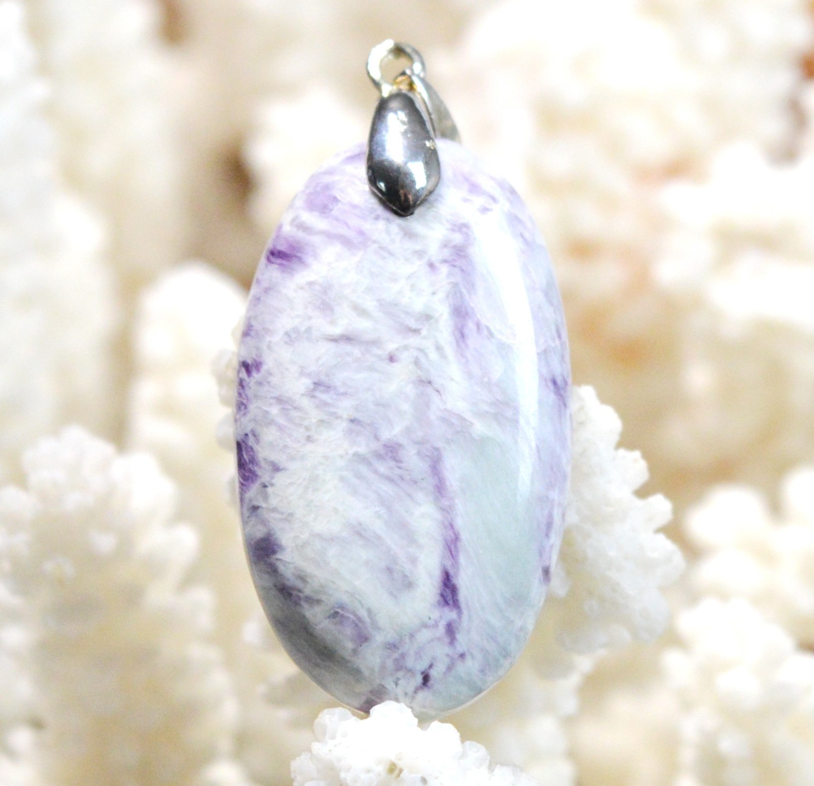 Pendentif en Kämmerérite d'Inde 46 cts, cabochon en pierre naturelle pour tenue bohème chic