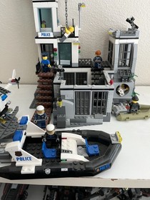 lego city prison island 60130