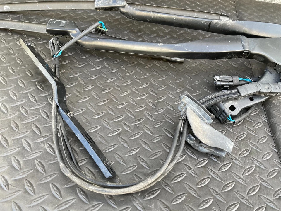 梅赛德斯 R231 Sl550 Sl400 Sl63 挡风玻璃刮刀臂组件套件 OEM — 第 3/4 张图片