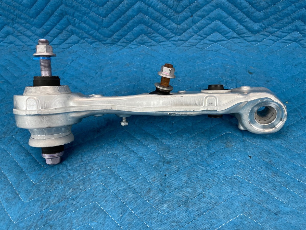 レクサス LS500 LS500h 純正エンジンマウント 12361-70250 レクサス LS500 LS500h 純正エンジンマウント 12361-70250 - メルカリ