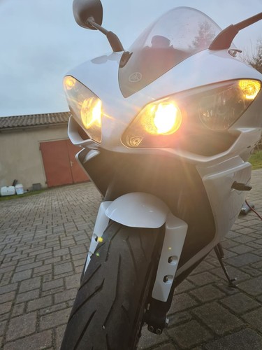 Yamaha YZF-R1 Baujahr 2009 - Bild 3 von 15