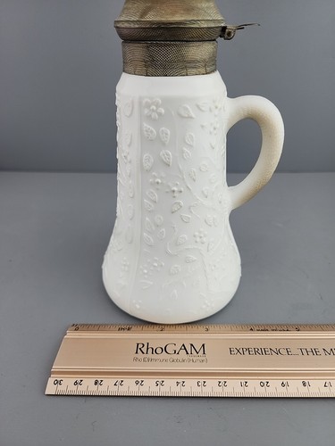 ANTIQ. WHITE EMBOSSED/RIBBED MILK GLASS SYRUP DISPENSER W/METAL HINGED LID/SPOUT - Picture 3 of 9