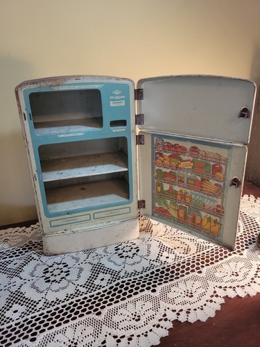 Vintage Wolverine Toy Co. Tin Refrigerator Lithograph Rusty Metal Kid's Toy