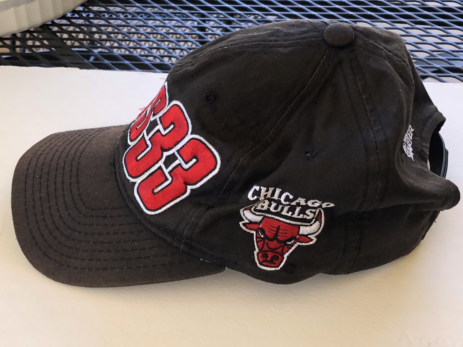 Vintage Lot  CHICAGO BULLS #33 Scottie Pippen Starter Cap 90s & Bulls Adidas thumbnail 4