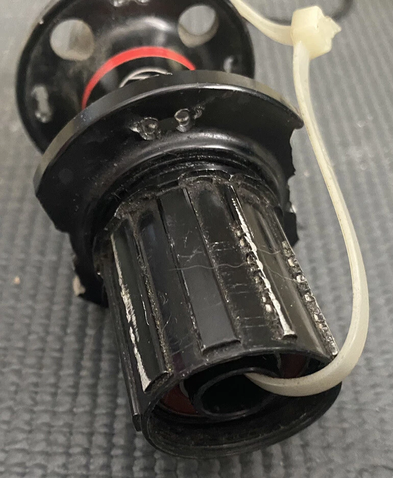 Cubo traseiro Bontrager Race X-Lite 10 sp, 130mm por DT Swiss- Flange danificada-Para peças - Imagem 4 de 4