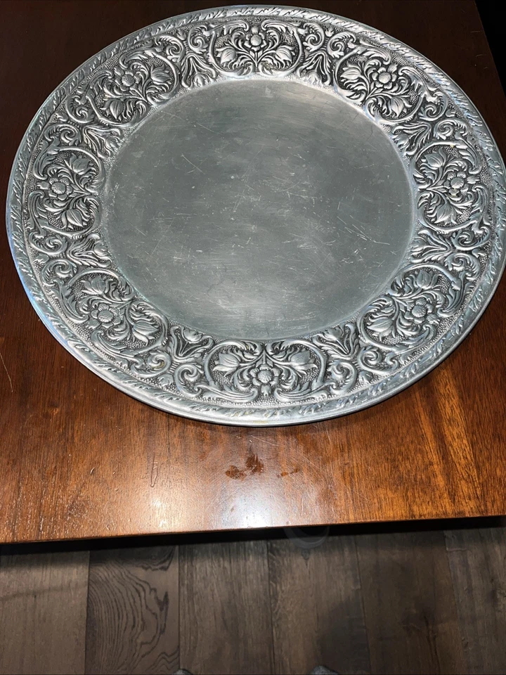 Bandeja para servir peltre Wilton Armetale William Mary 17 3/4" Foto 2 de 4