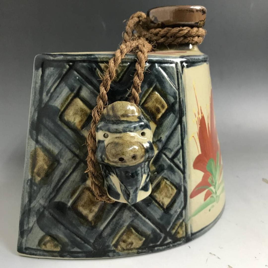 Okinawa Sueyoshi kiln Tsuboya ware Tsuboya Dachi bottle Holding bottle Red