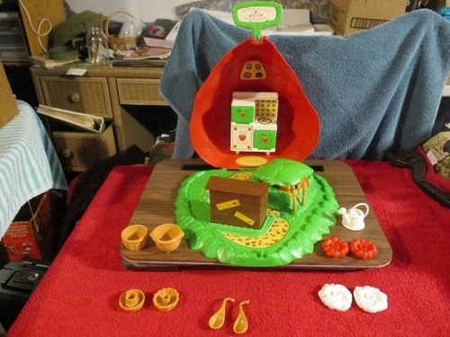 Vintage Strawberry Shortcake BERRY BAKE SHOPPE Near Complete