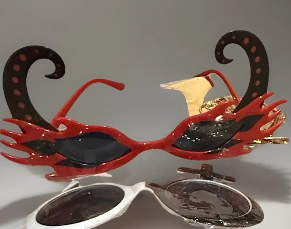 Divertido paquete de gafas de sol - Musical, retro, divertido juego de 6 pares de regalos mordaza Foto 3 de 4