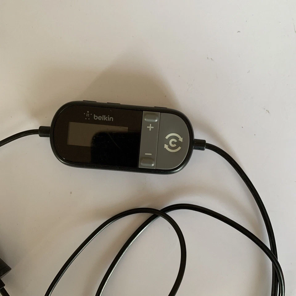 Belkin Tunecast Auto F8Z880au FM Transmitter 3.5mm Plug + USB Charger Port - Image 2 of 4