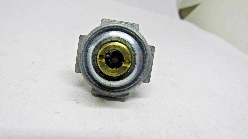 Válvula de alimentación de carburador estándar FM728T NUEVO VINTAGE Foto 3 de 3