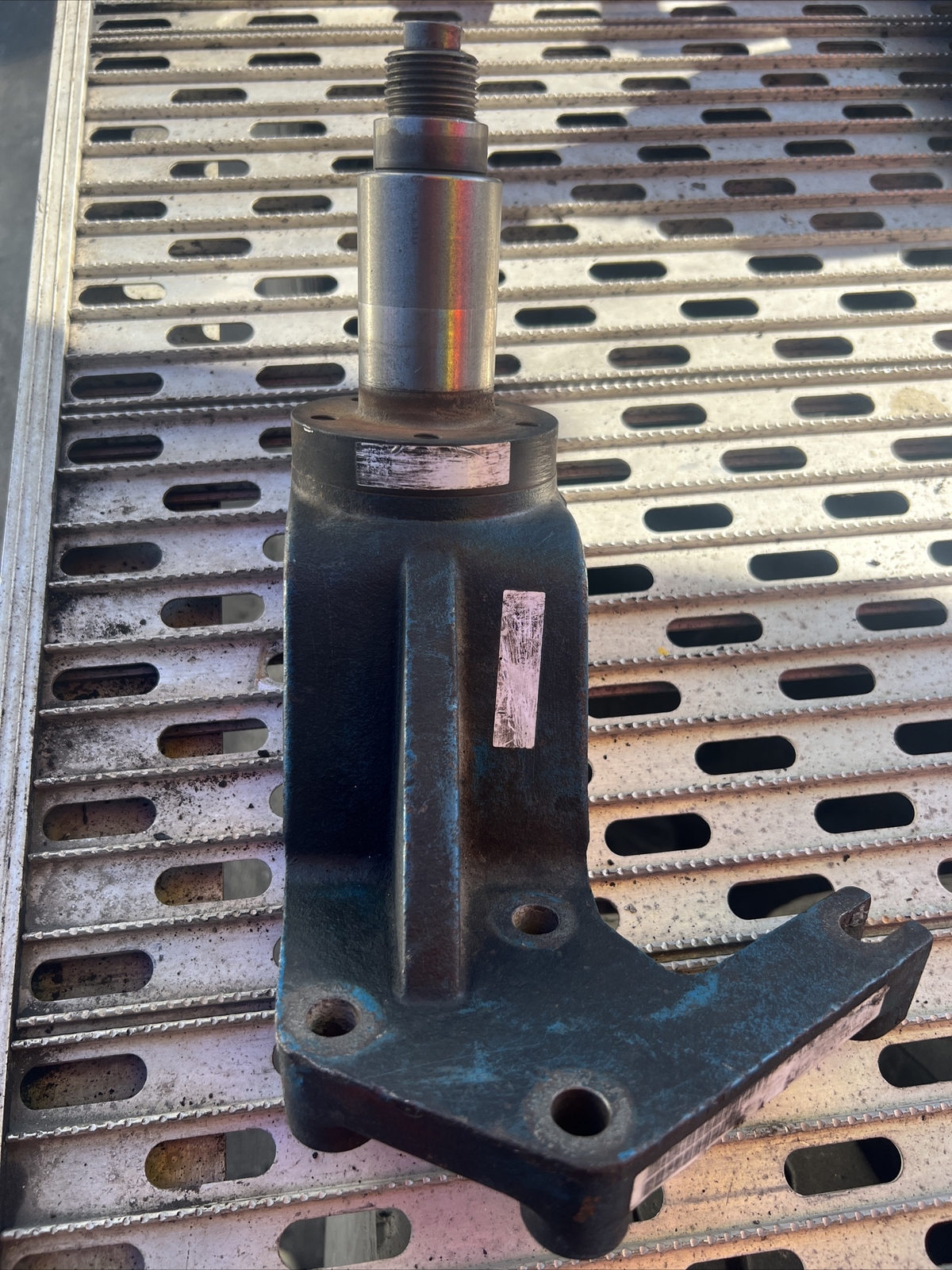 Borg Warner Fan ClutchBracket For Cummins ISX 010022563 | eBay 