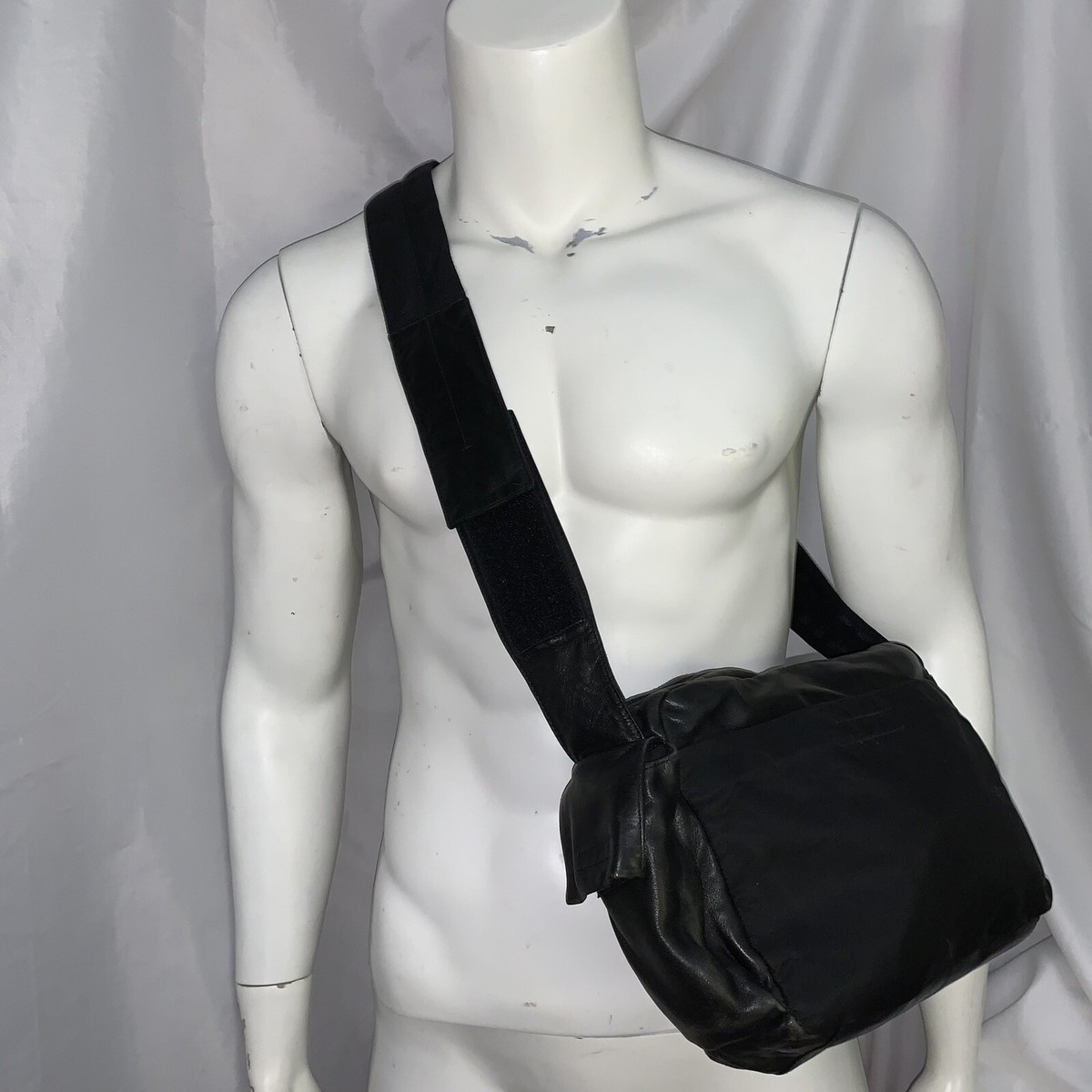pre-owned auth PRADA nylon and leather CROSSBODY/Messenger bag 