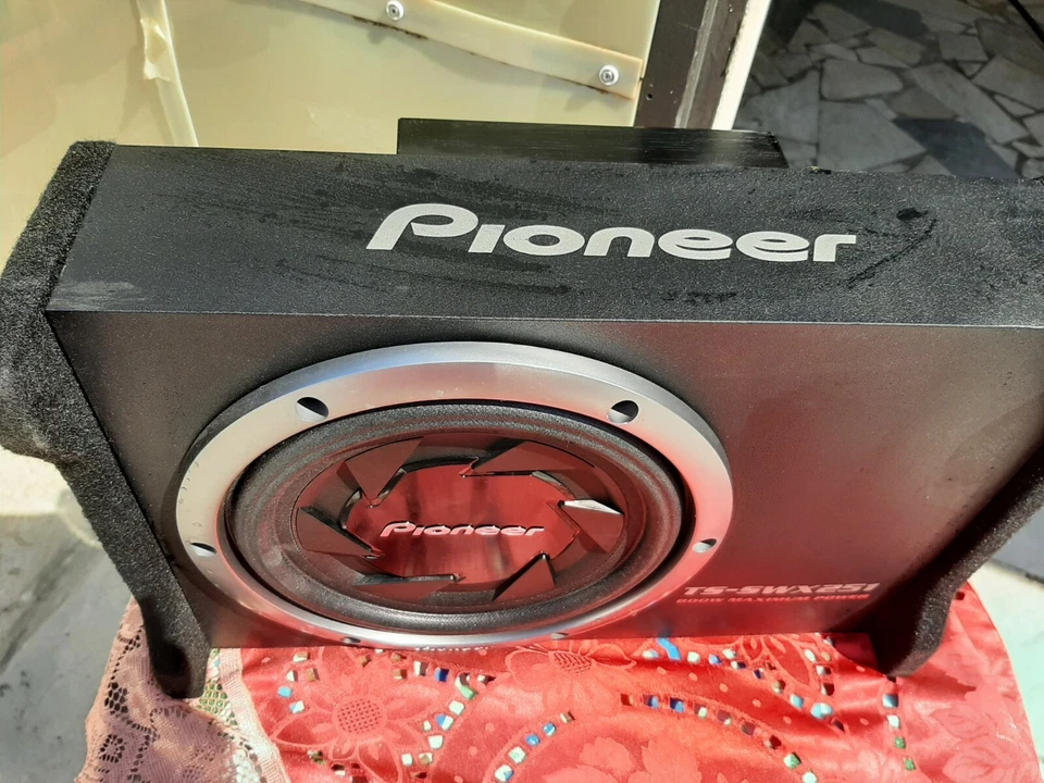 In blocco Soobwoofer Pioneer TS-SWX251 + amplificatore Boss1100watt (vedi dett. - Immagine 2 di 4