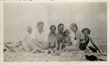 PHOTO ANCIENNE - VINTAGE SNAPSHOT - PLAGE FAMILLE FUMEUR PIPE DRÔLE - BEACH FUN 