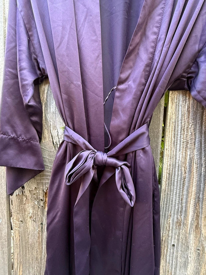 Bata larga sedosa púrpura profundo Natori para mujer talla extra pequeña” Foto 2 de 4